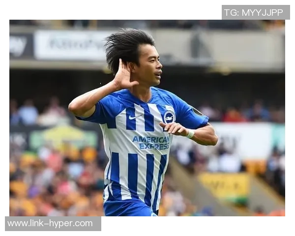 离谱！三笘薰手持二战战犯卡合影 至今未抱歉 布莱顿自动向他致歉